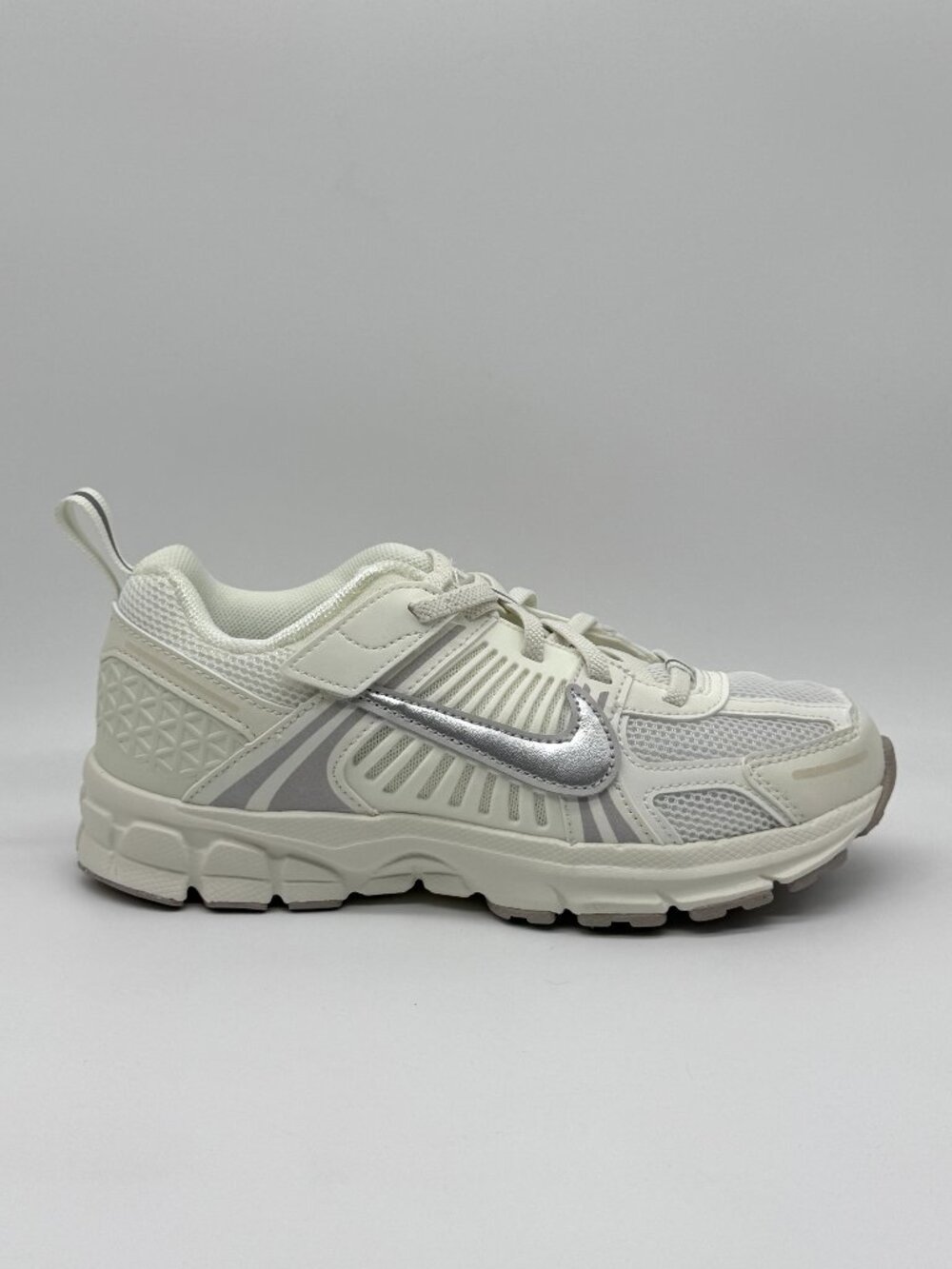 Nike Vomero 5 Youth Sail Metallic Silver Shoes Sz 3Y HF6999-108 Sneaker